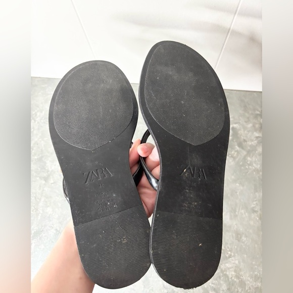 Zara black flip flop sandals gold details size EU 40 / US 9.5 - Picture 4 of 5